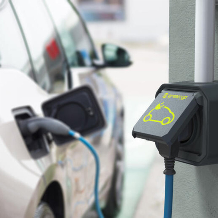 Prise renforcée pour recharge véhicule électrique Green'up Legrand